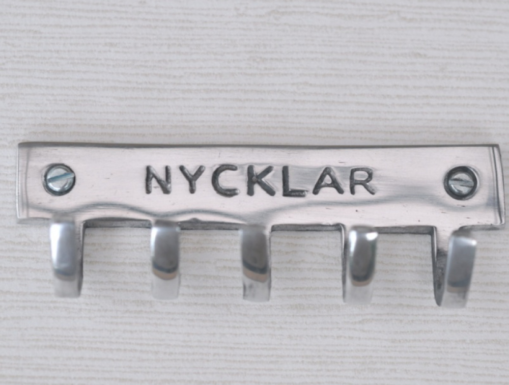 Hook strip, NYCKLAR, 12 x 3 x H 4 cm, Exmez, Sand-cast aluminum in the group Storage / Hallway storage / Key cabinets at SmartaSaker.se (41590)