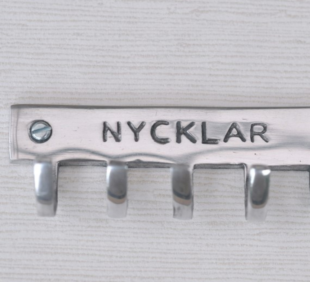 Hook strip, NYCKLAR, 12 x 3 x H 4 cm, Exmez, Sand-cast aluminum in the group Storage / Hallway storage / Key cabinets at SmartaSaker.se (41590)
