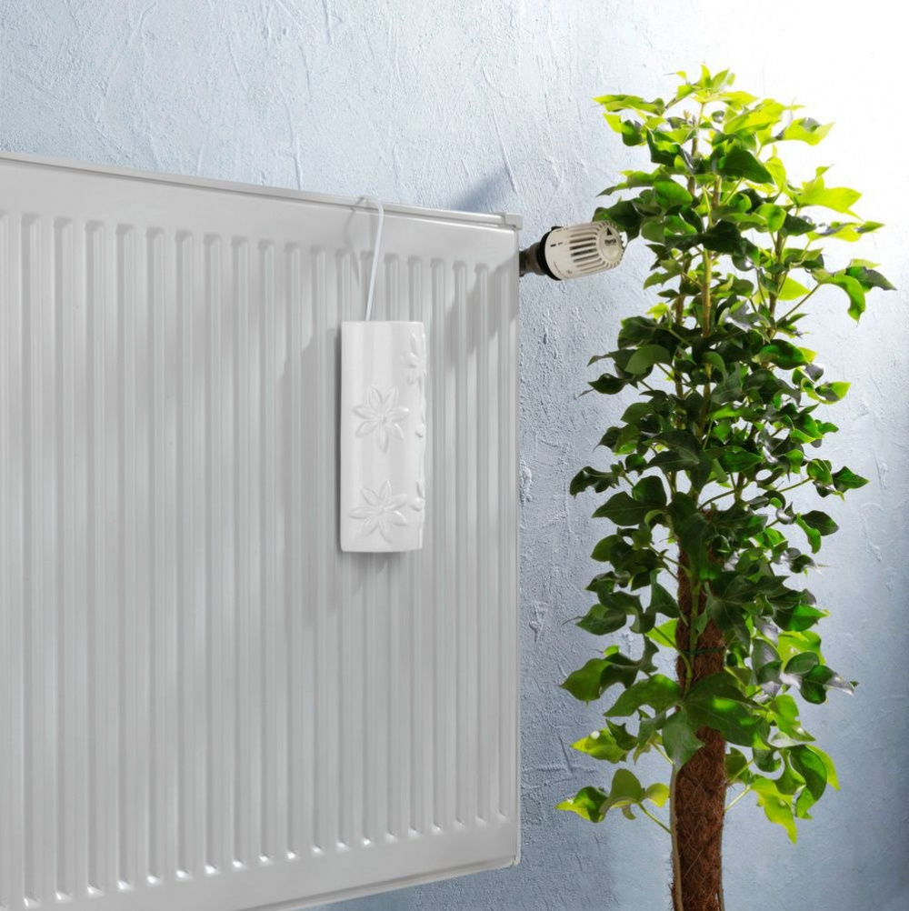 Hanging humidifier, Ceramic, FLOWERS LUFTBEFEUCHTER, White in the group Storage / Laundry and care at SmartaSaker.se (41665)
