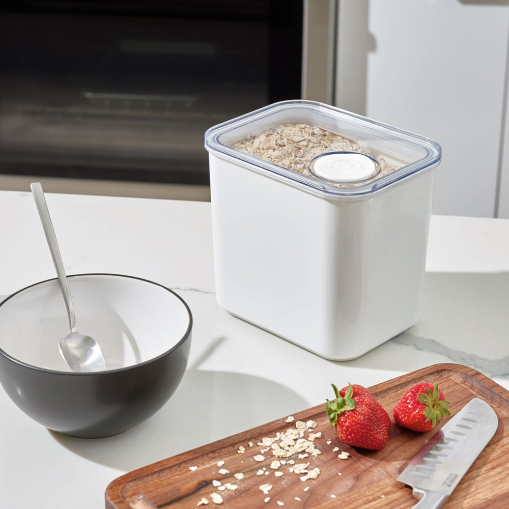 Airtight Container, iD POUR LID MEDIUM CANISTER, 12 x 16,5 x H 22,5 cm, White / Transparent in the group Storage / Kitchen storage / Storage bins and jars / iD Fresh at SmartaSaker.se (41706)