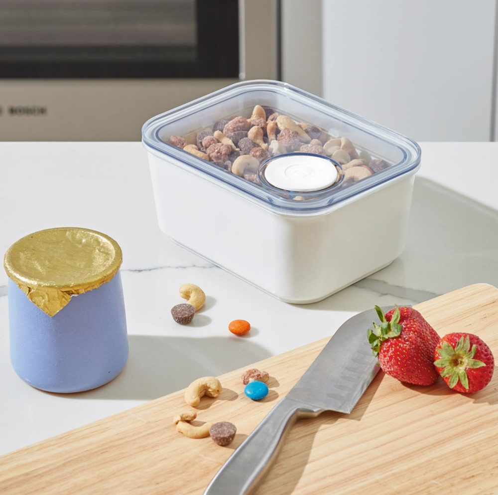 Airtight Container, iD POUR LID SMALL CANISTER, 12,1 x 16,2 x H 7,6 cm, White / Transparent in the group Storage / Kitchen storage / Storage bins and jars at SmartaSaker.se (41707)