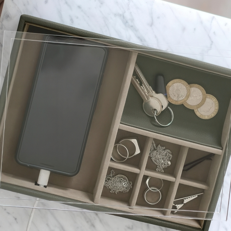 Catch All Box with display lid, STACKERS VALET BOX, 18 x 25 x H 6 cm, Olive Green in the group Storage / Bedroom storage / Jewelry storage at SmartaSaker.se (41730)