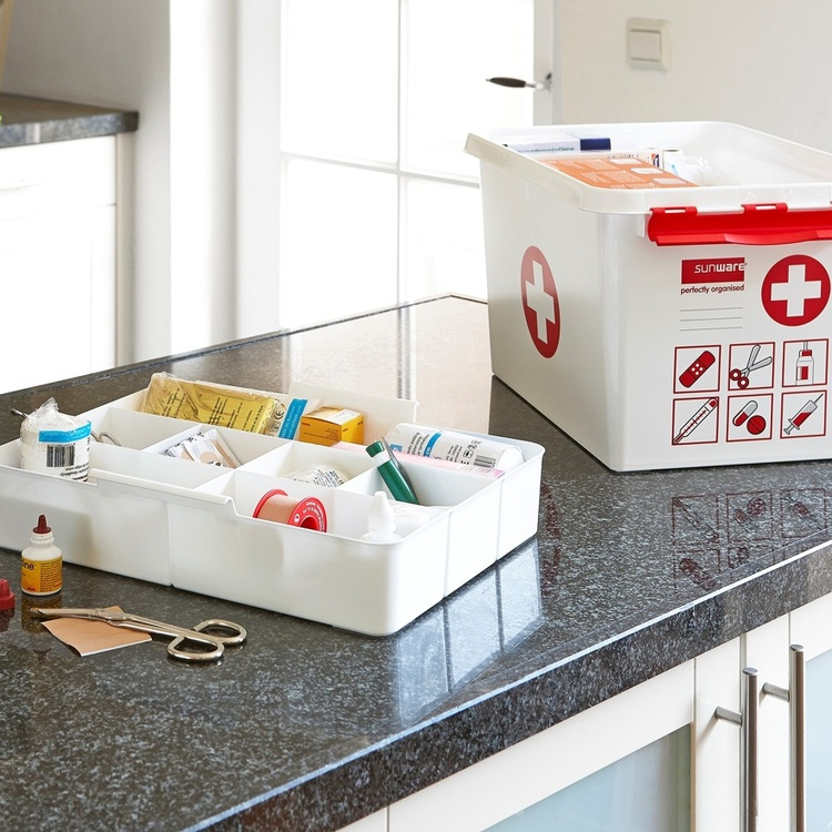Box for Medicin, With handle, 22L, FIRST AID XL, 40 x 30 x H 26 cm, White / red in the group Storage / Bathroom storage at SmartaSaker.se (41752)