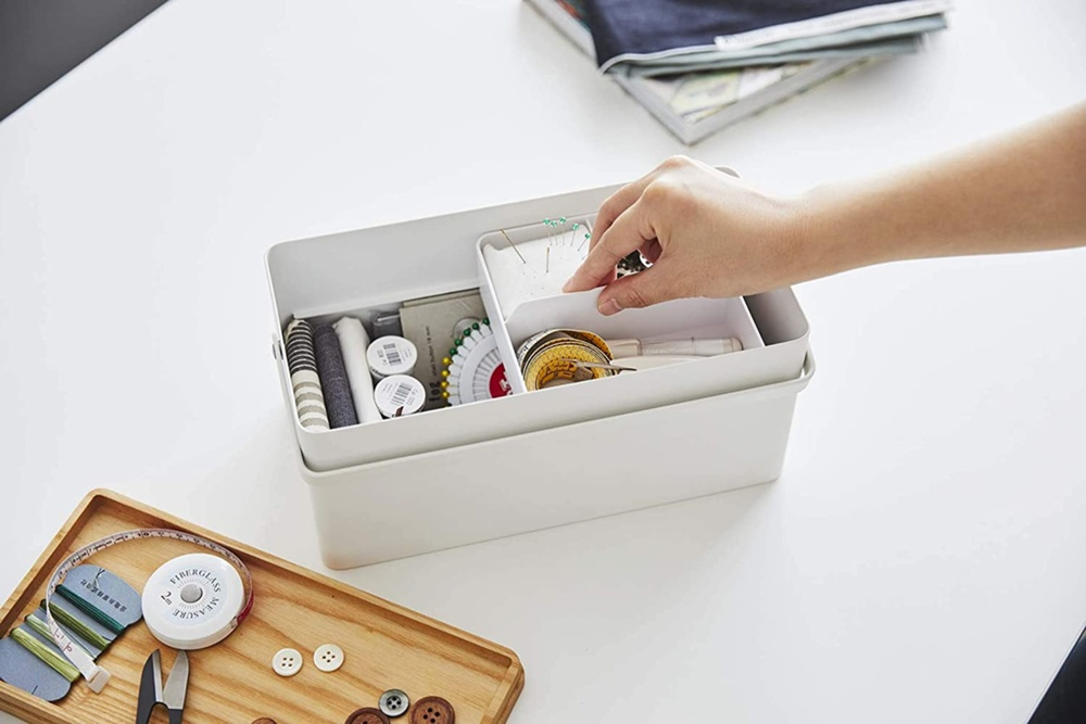 Basket in metal, TOWER SEWING BOX, 27 x 14 x H 13,5 cm, White / Wood in the group Storage / Bedroom storage / Jewelry storage at SmartaSaker.se (41768)