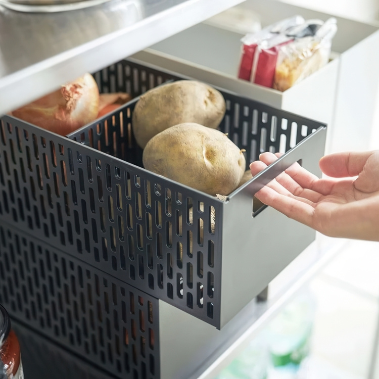 Basket for Vegetables, YAMAZAKI TOWER, 15,3 x 32 x H 12,2 cm in the group Storage / Kitchen storage / Kitchen cabinet organizers at SmartaSaker.se (41789)