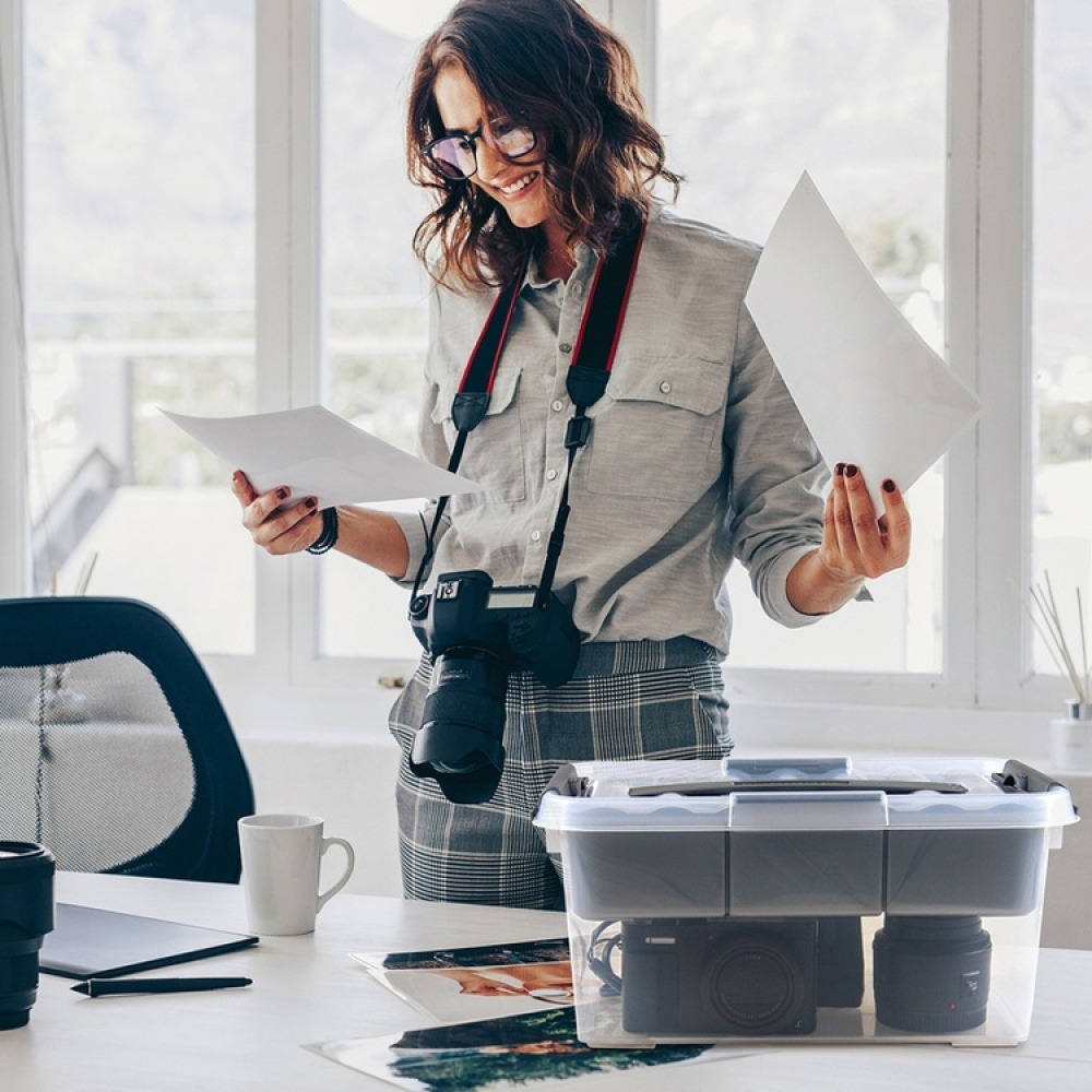 Box with insert and handle, 6L, Q-LINE MULTIBOX, 30,7 x 20 x H 14,3 cm, Clear / Silver Grey in the group Storage / Storage boxes / Mini organizers at SmartaSaker.se (41805)