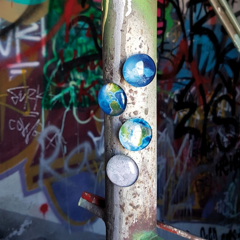 Magnets, glass, Set of 4, PLANET, Ø 3,5 cm, Blue in the group Storage / Magnets and adhesives at SmartaSaker.se (41983)