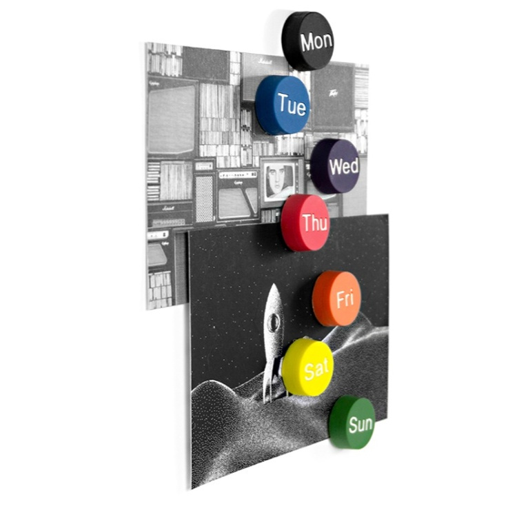 Magnets, Large , Set of 7, WEEKDAYS, Ø 2,5 cm, Assorted in the group Storage / Magnets and adhesives at SmartaSaker.se (42039)