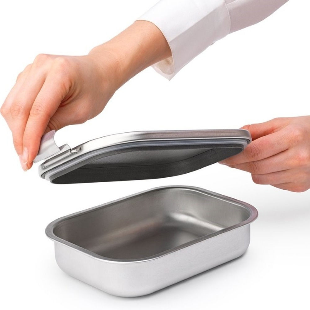 Metal lunch box 1.1L, Brabantia in the group Storage / Kitchen storage / Food containers / Metal lunch boxes at SmartaSaker.se (42109)