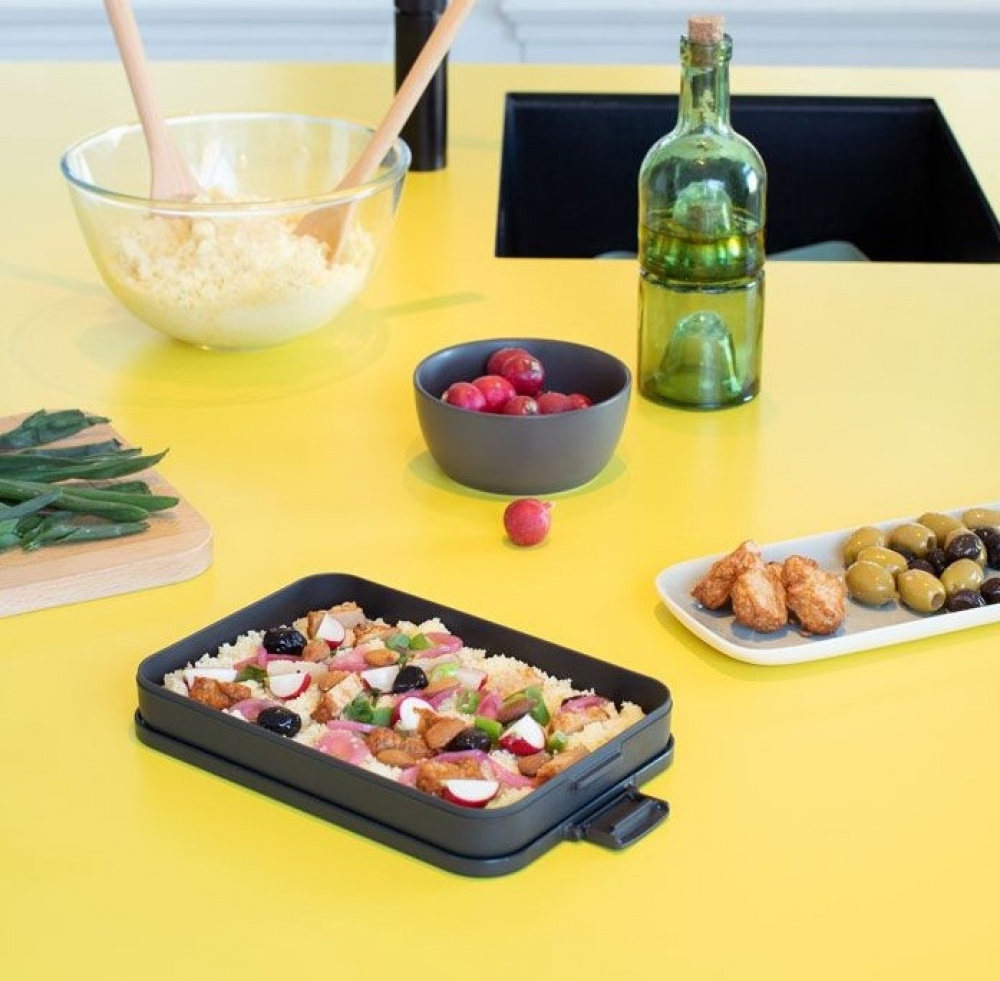 Food storage, 1,1 L, BRABANTIA MAKE & TAKE FLAT LUNCH BOX , 25,5 x 16,7 x H 3,7 cm, Dark grey in the group Storage / Kitchen storage / Food containers / Plastic at SmartaSaker.se (42151)