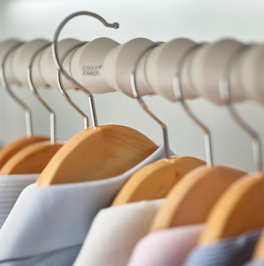Organise your wardrobe, Set of 2, ORDERLY NARROW RAIL SPACER, Joseph Joseph, Ecru in the group Storage / Wardrobe storage / Hangers and hooks at SmartaSaker.se (42316)