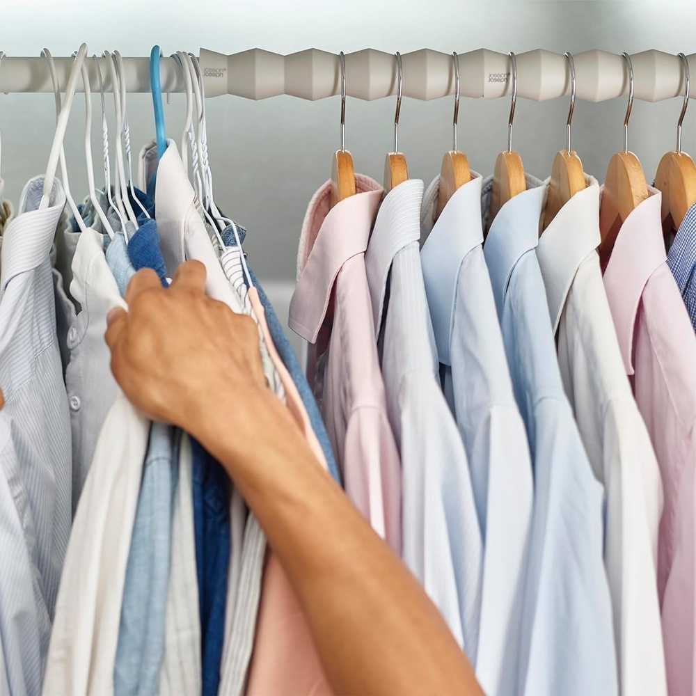 Organise your wardrobe, Set of 2, ORDERLY NARROW RAIL SPACER, Joseph Joseph, Ecru in the group Storage / Wardrobe storage / Hangers and hooks at SmartaSaker.se (42316)