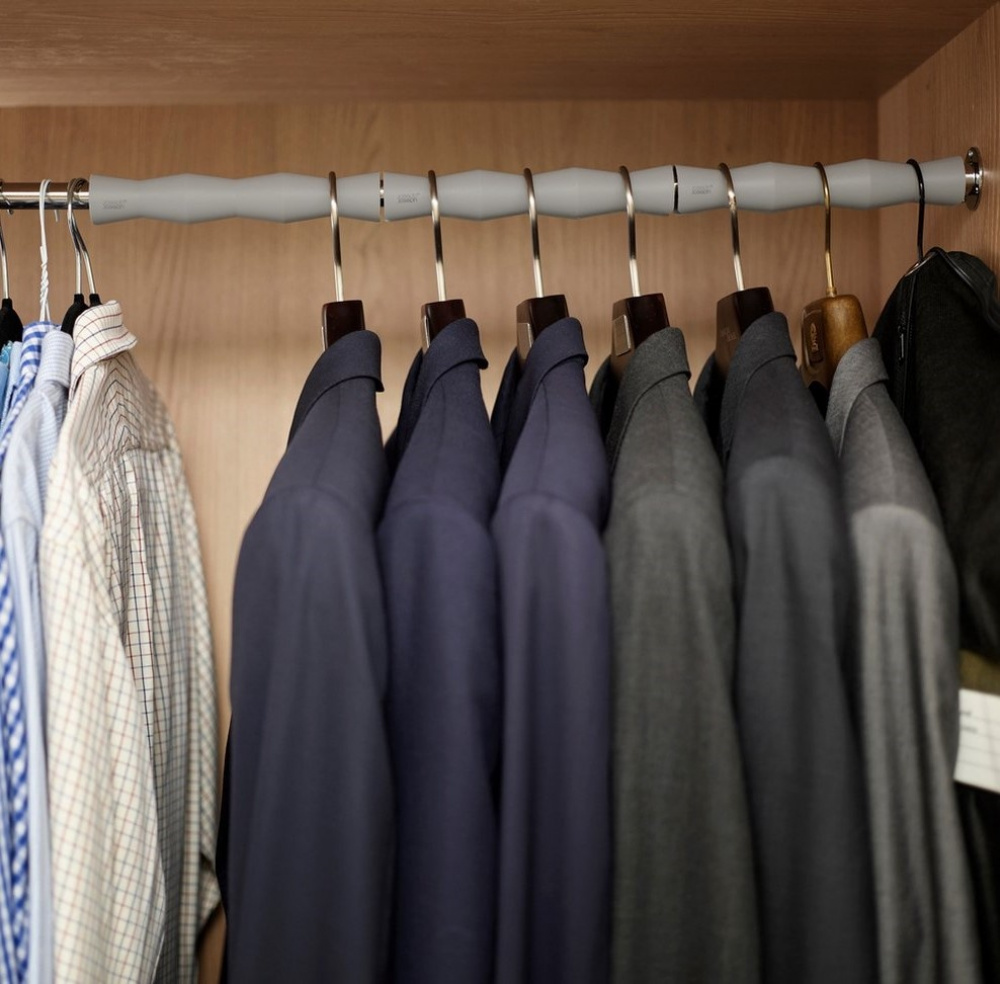 Organise your wardrobe, Set of 2, ORDERLY WIDE RAIL SPACER, Joseph Joseph, Grey in the group Storage / Wardrobe storage / Hangers and hooks at SmartaSaker.se (42317)