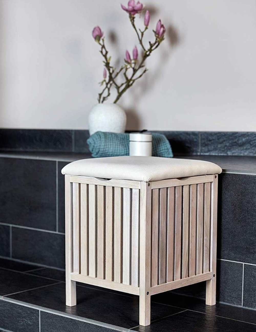 Stool in walnut with storage, NORWAY, 39 x 39 x H 52cm, Natural white / off white in the group Storage / Bathroom storage at SmartaSaker.se (42330)
