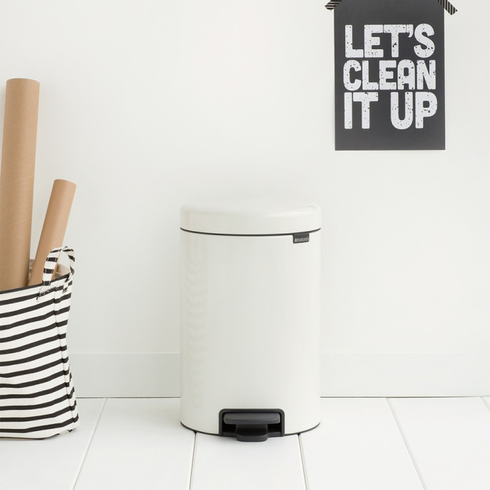 Trash Can / Pedal Bin, 12 L, BRABANTIA NEWICON, Ø 25,1 x H 41,1 cm in the group Storage / Cleaning and waste sorting / Waste sorting at SmartaSaker.se (42366)