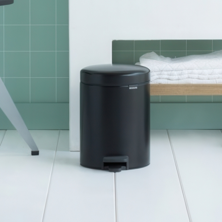 Trash Can / Pedal Bin, 5 L, BRABANTIA NEWICON, Ø 20,5 x H 29,1 cm in the group Storage / Cleaning and waste sorting / Waste sorting at SmartaSaker.se (42370)