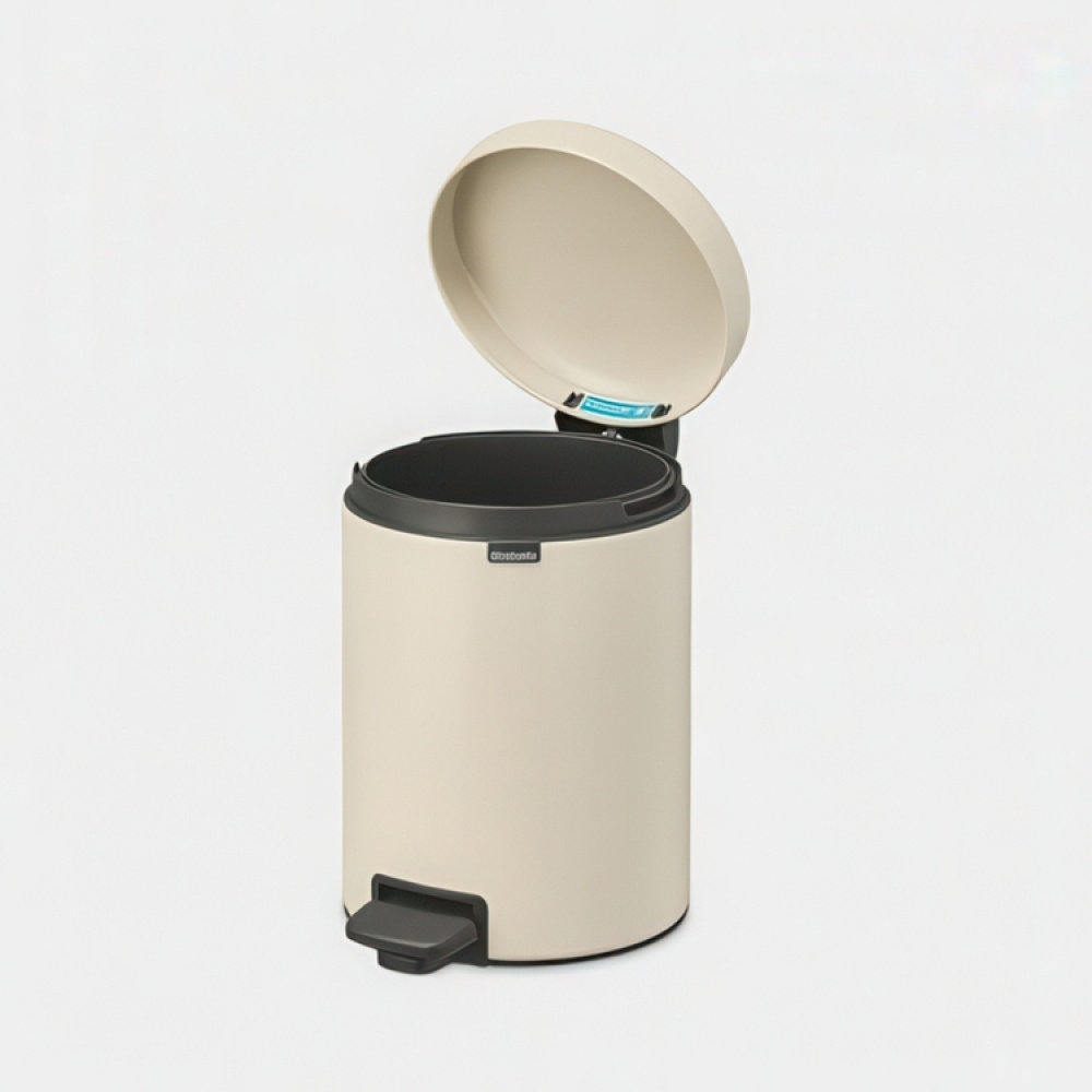 Trash Can / Pedal Bin, 5 L, BRABANTIA NEWICON, Ø 20,5 x H 29,1 cm in the group Storage / Cleaning and waste sorting / Waste sorting at SmartaSaker.se (42370)
