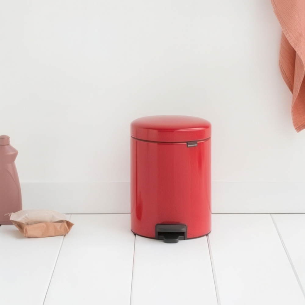Trash Can / Pedal Bin, 5 L, BRABANTIA NEWICON, Ø 20,5 x H 29,1 cm in the group Storage / Cleaning and waste sorting / Waste sorting at SmartaSaker.se (42370)