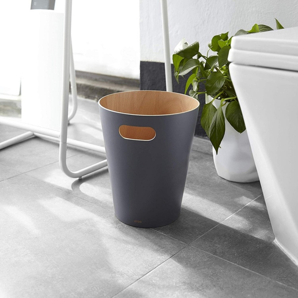Trash can, 7,5 L WOODROW, Ø 23 x H 28 cm, Umbra in the group Storage / Cleaning and waste sorting / Waste sorting at SmartaSaker.se (42376)