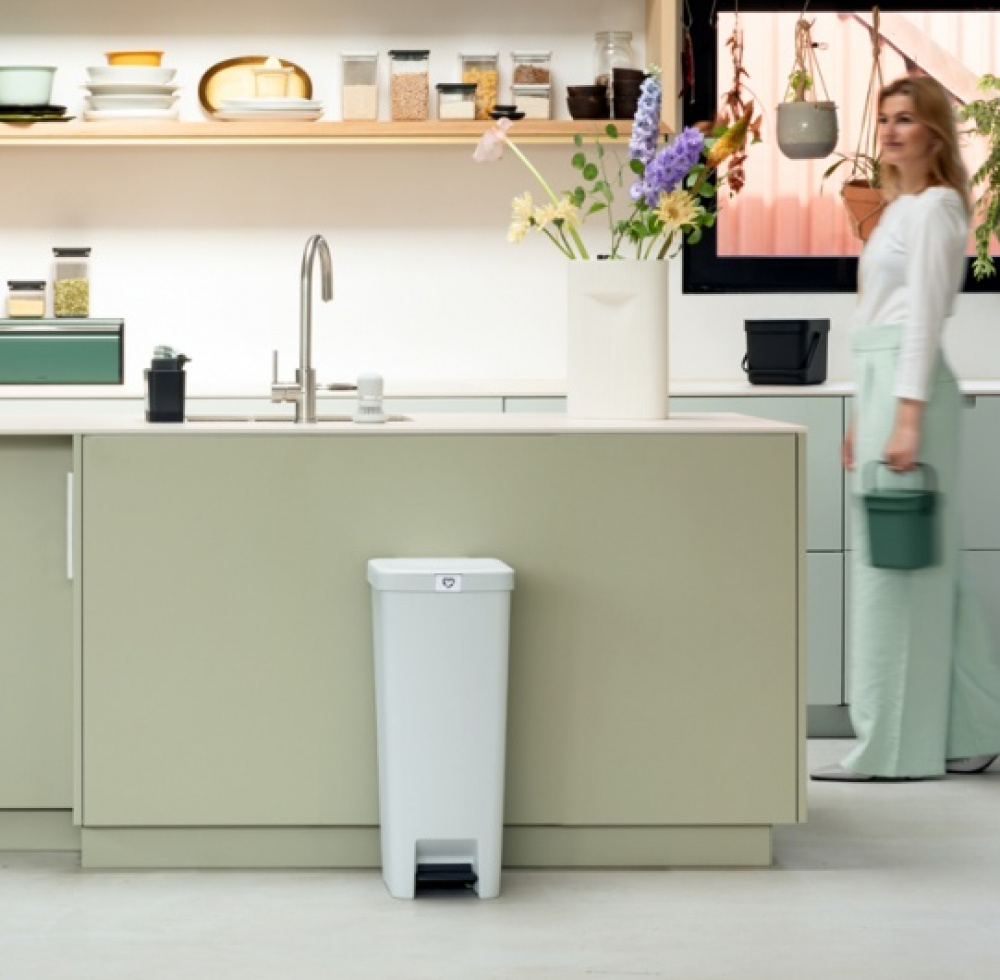 Pedal Bin, High and slim, 40 L, BRABANTIA SETUP, 35,2 x 28 x H 66,6 cm, Light Grey in the group Storage / Cleaning and waste sorting / Waste sorting at SmartaSaker.se (42396)
