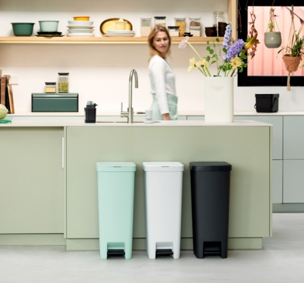 Pedal Bin, High and slim, 40 L, BRABANTIA SETUP, 35,2 x 28 x H 66,6 cm, Light Grey in the group Storage / Cleaning and waste sorting / Waste sorting at SmartaSaker.se (42396)