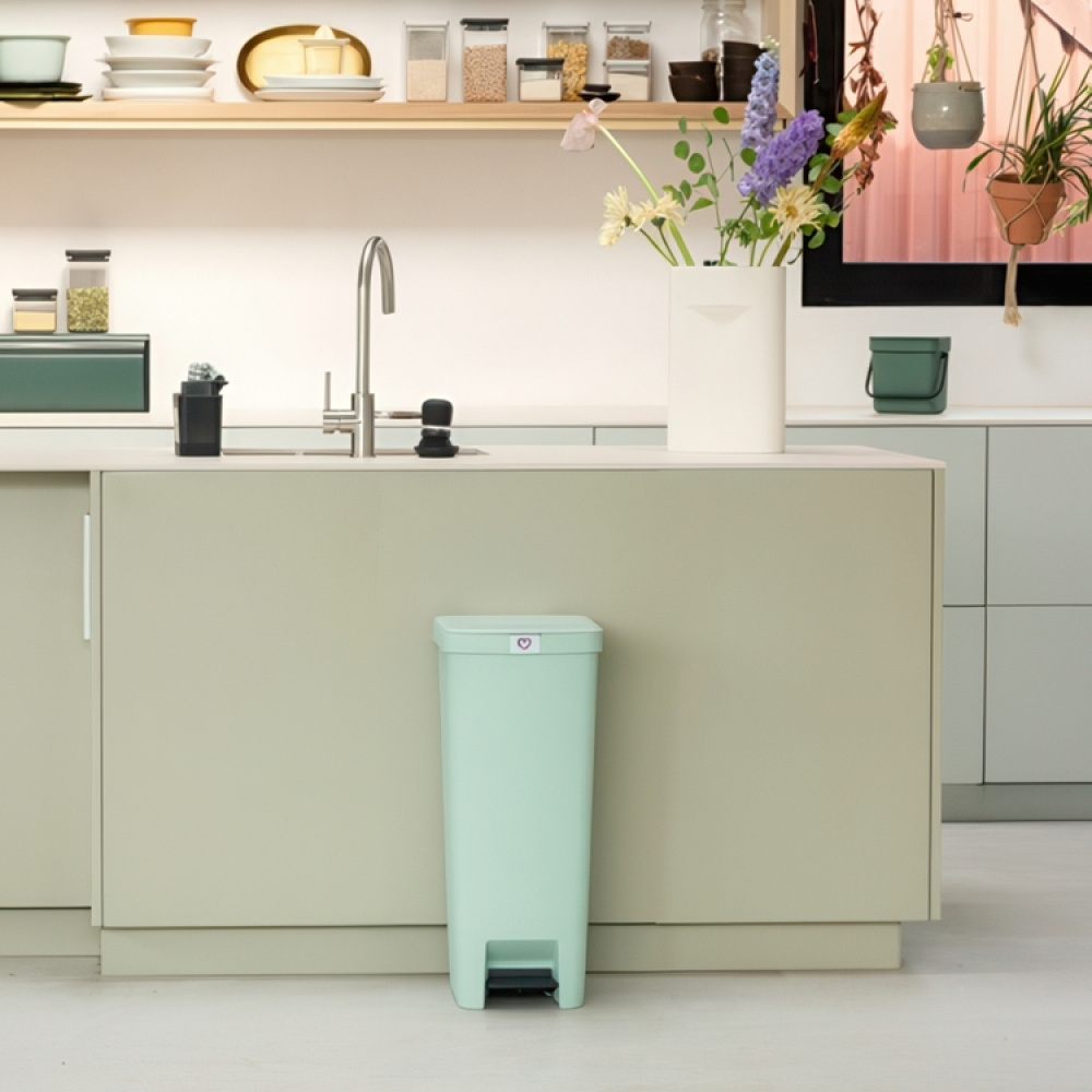 Pedal Bin, High and slim, 40 L, BRABANTIA SETUP, 35,2 x 28 x H 66,6 cm in the group Storage / Cleaning and waste sorting / Waste sorting at SmartaSaker.se (42398)