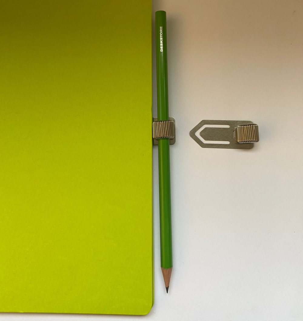 Pen holder in metal, NOTE PAD CLIP, silver in the group Storage / Office supplies at SmartaSaker.se (42405)