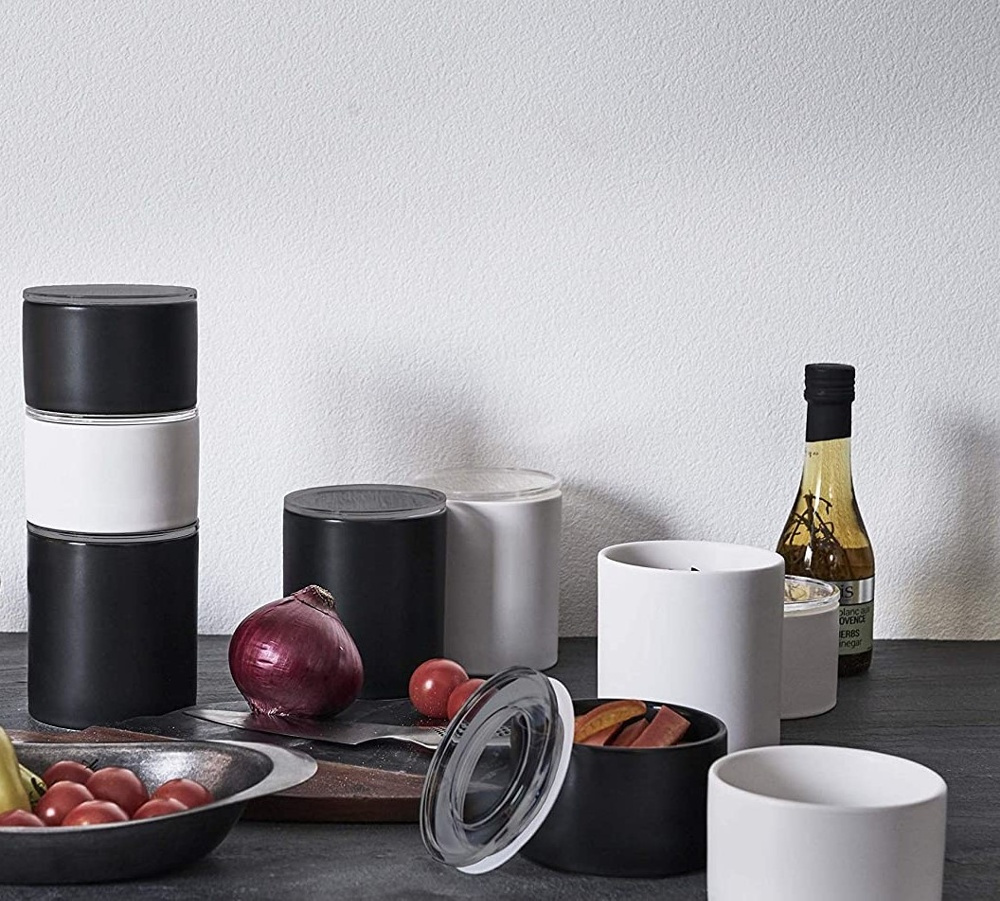 Ceramic Canister with lid, YAMAZAKI TOWER SMALL CANISTER, Ø 10,5 x H 7 cm, Black / Transparent in the group Storage / Kitchen storage / Storage bins and jars at SmartaSaker.se (42429)