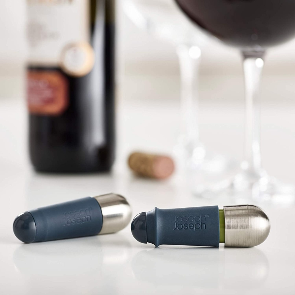 Wine Stoppers, Set of 2, BARWISE TWIST LOCK, Joseph Joseph, Silver / Blue in the group Storage / Kitchen storage at SmartaSaker.se (42438)