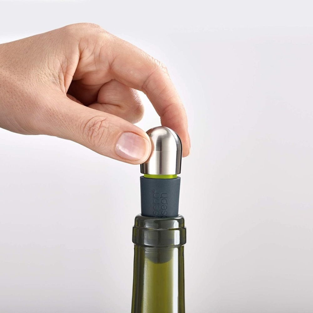 Wine Stoppers, Set of 2, BARWISE TWIST LOCK, Joseph Joseph, Silver / Blue in the group Storage / Kitchen storage at SmartaSaker.se (42438)