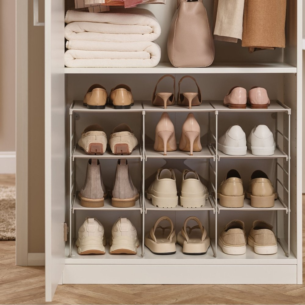 Shoe Rack in Metal, Adjustable, LEVEL TRIPLE, Joseph Joseph, 75,8 x 35 x H 51,2 cm, Ecru in the group Storage / Hallway storage / Shoe racks at SmartaSaker.se (42557)