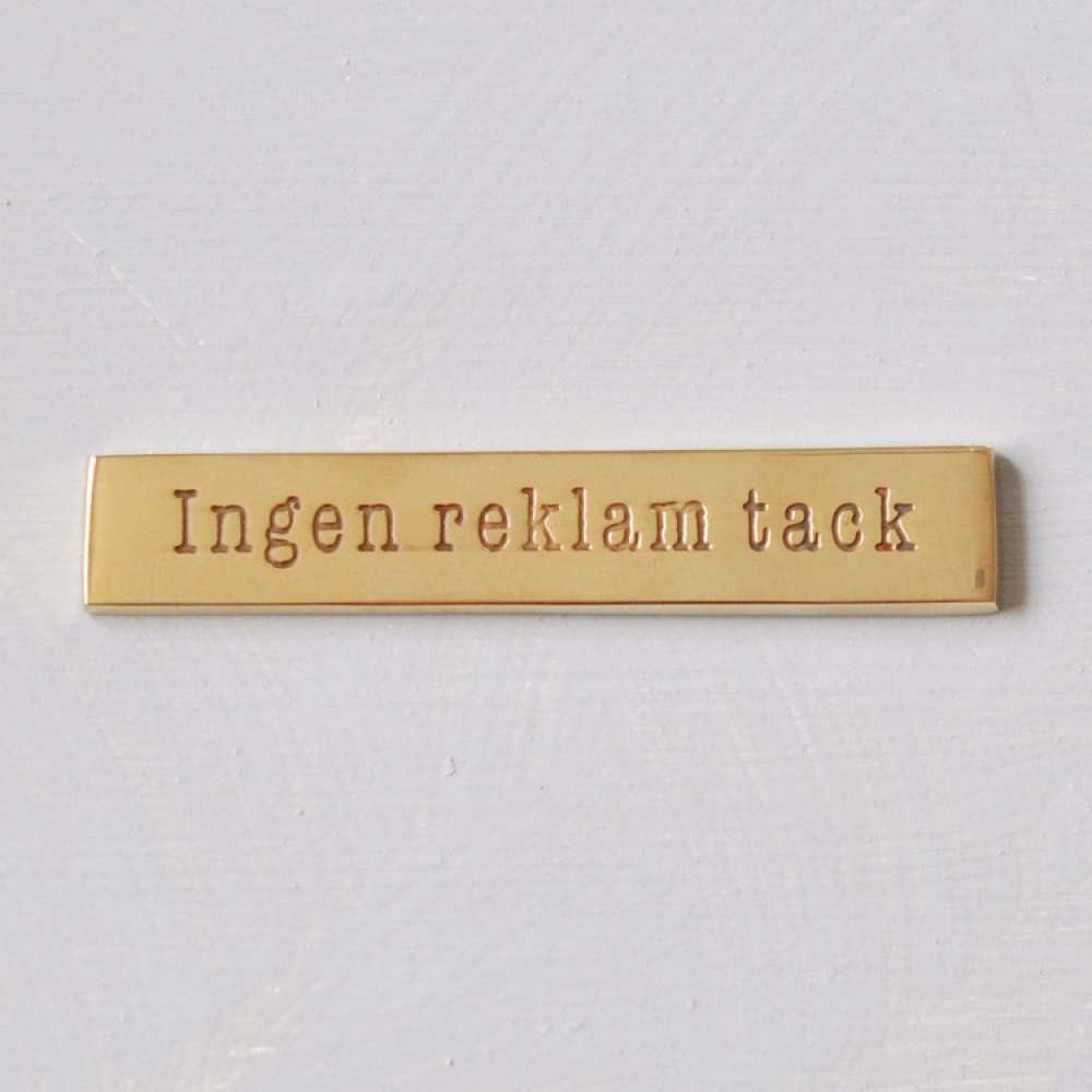 Sign in Brass, INGEN REKLAM TACK, 9,5 x H 1,7 cm, Gold in the group Storage / Magnets and adhesives / Signs and labels at SmartaSaker.se (42618)