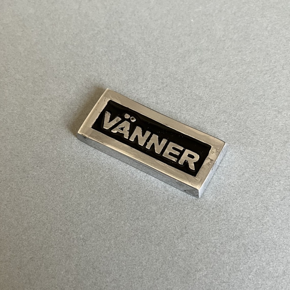 Sign with frame, VÄNNER, Exmez, 4 x H 1,7 cm, Black / Silver in the group Storage / Magnets and adhesives / Signs and labels at SmartaSaker.se (42621)