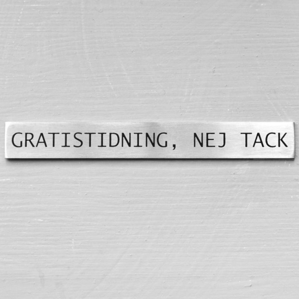 Sign in Steel, GRATISTIDNING, NEJ TACK, 10,2 x H 1,2 cm, Silver in the group Storage / Magnets and adhesives / Signs and labels at SmartaSaker.se (42628)