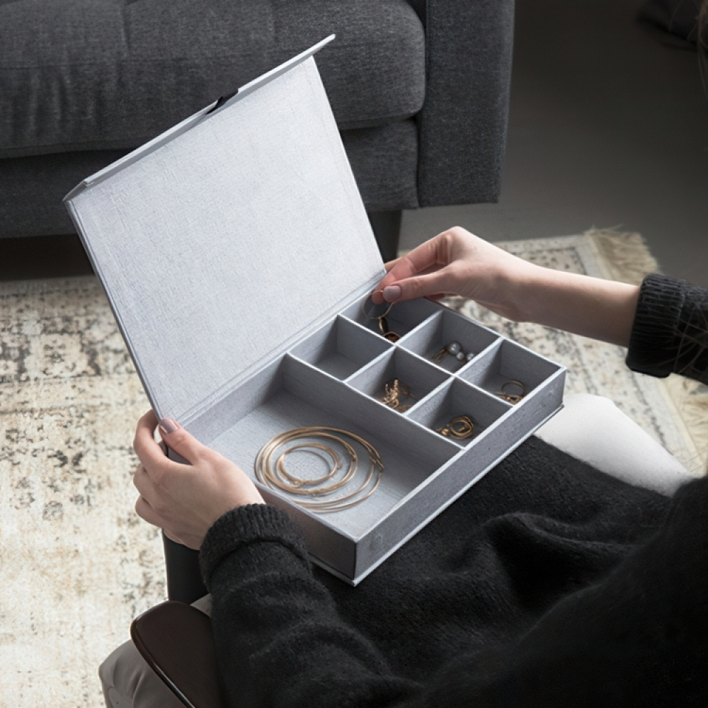 Jewlery box, Magnetic closure, BIGSO JOLIE, 26,5 x 19 x H 5 cm, White in the group Storage / Bedroom storage / Jewelry storage at SmartaSaker.se (42684)