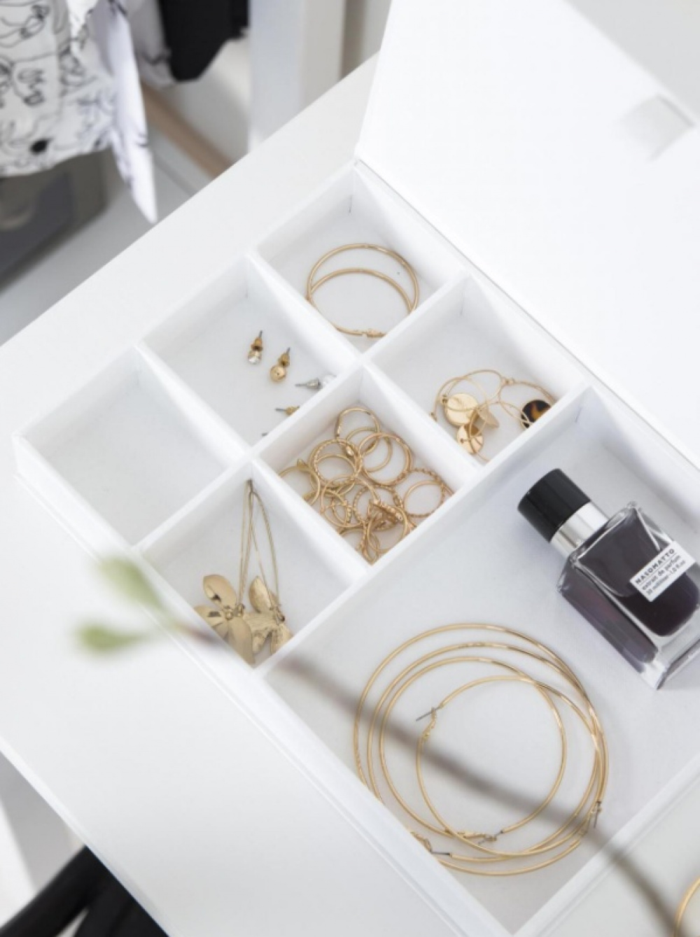 Jewlery box, Magnetic closure, BIGSO JOLIE, 26,5 x 19 x H 5 cm, White in the group Storage / Bedroom storage / Jewelry storage at SmartaSaker.se (42684)
