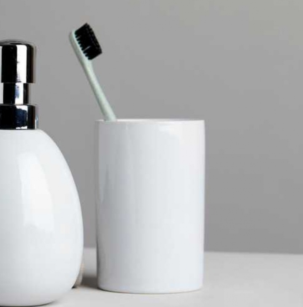 Toothbrush holder / mug, POLARIS, Ceramic, Ø 7 x H 11 cm, White in the group Storage / Bathroom storage at SmartaSaker.se (42920)