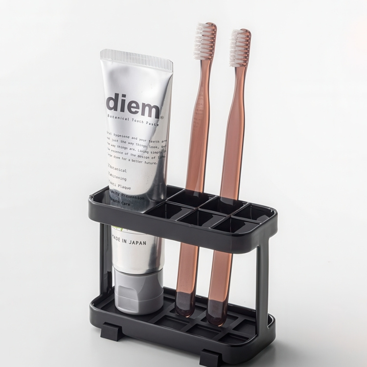 Toothbrush holder in metal, YAMAZAKI TOWER, 11 x 5 x H 8 cm in the group Storage / Bathroom storage at SmartaSaker.se (42921)