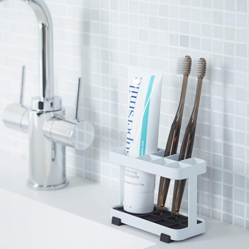 Toothbrush holder in metal, YAMAZAKI TOWER, 11 x 5 x H 8 cm in the group Storage / Bathroom storage at SmartaSaker.se (42921)