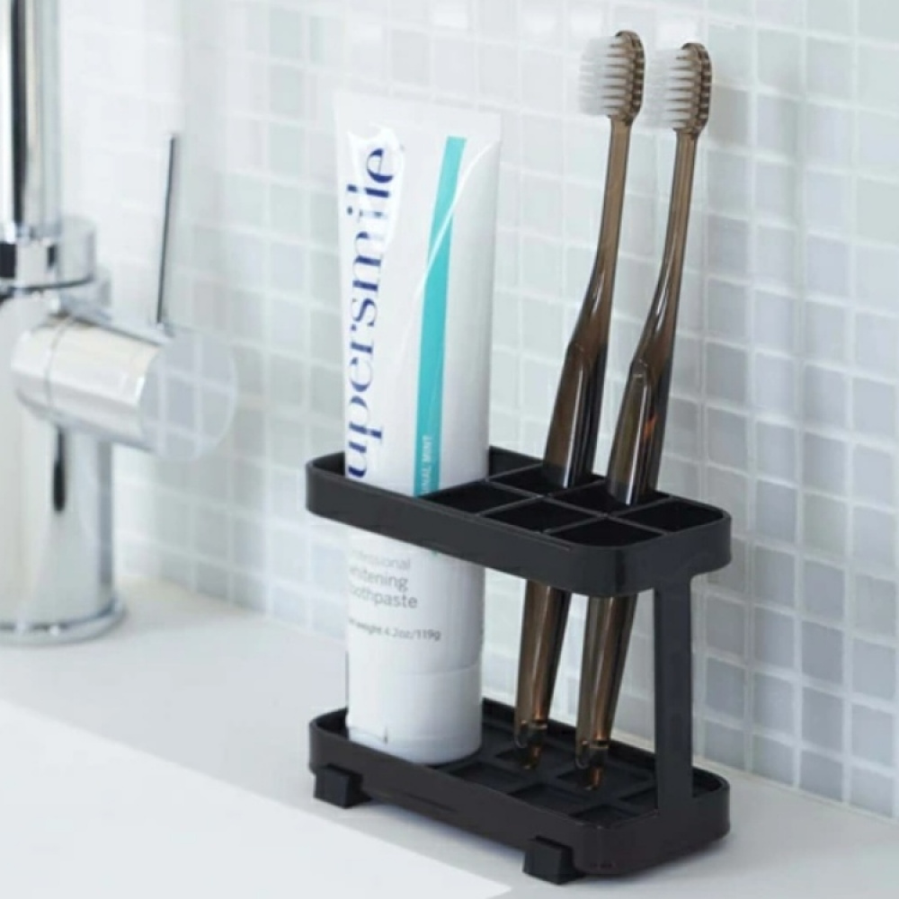 Toothbrush holder in metal, YAMAZAKI TOWER, 11 x 5 x H 8 cm in the group Storage / Bathroom storage at SmartaSaker.se (42921)