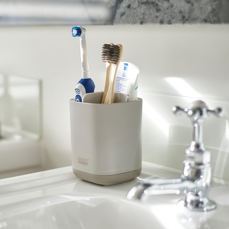 Toothbrush Mug for Electric Toothbrush, Joseph Joseph, Beige in the group Storage / Bathroom storage at SmartaSaker.se (42938)