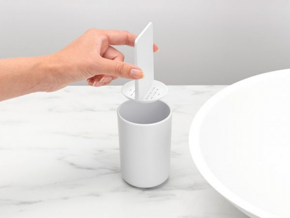 Toothbrush holder with divider, BRABANTIA RENEW, Ø7,6 x H 11 cm, White in the group Storage / Bathroom storage at SmartaSaker.se (42941)