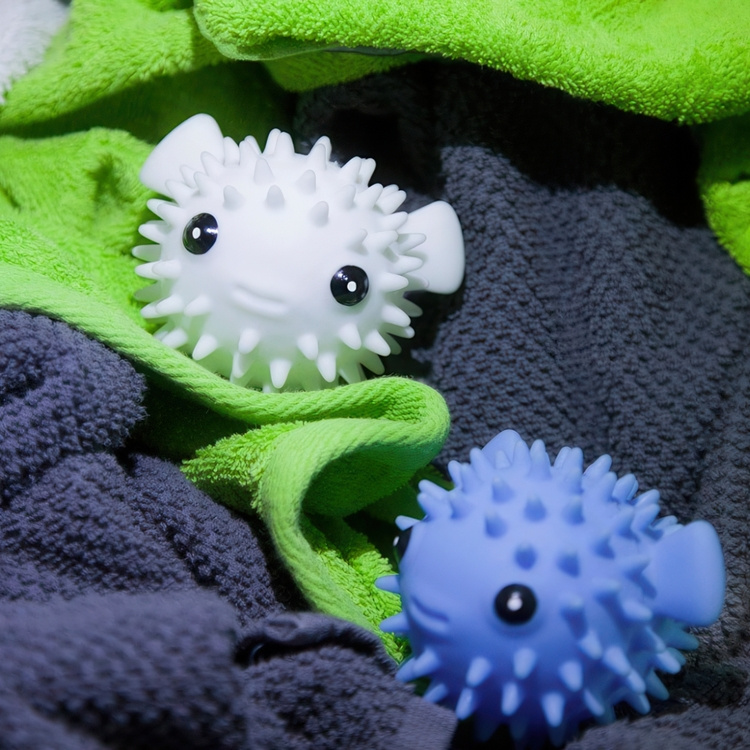 Drying balls for the dryer, PUFFER FISH DRYER BUDDIES, 2 pieces, Blue / White in the group Storage / Laundry and care at SmartaSaker.se (42968)