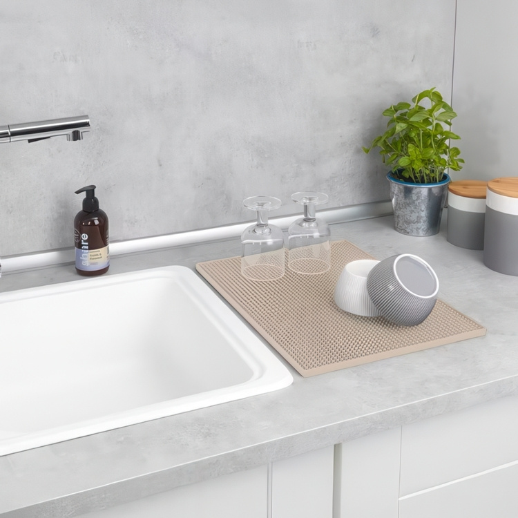 Drain mat with spike structure, CLASSIC DRIP MAT, 40 x 30 cm in the group Storage / Kitchen storage / Dish racks and sink accessories at SmartaSaker.se (42978)