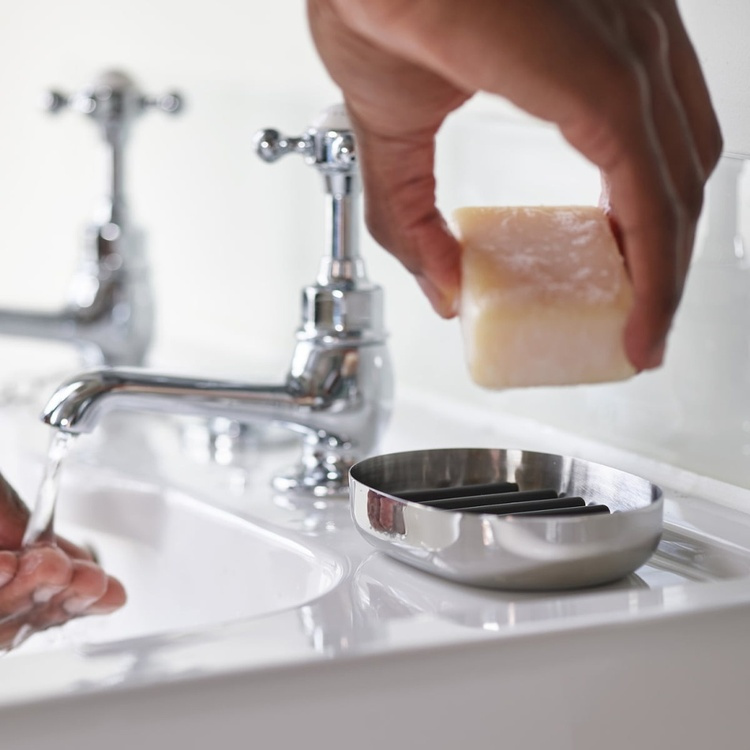 Soap cup in Stainless Steel, EASY STORE LUXE, 11.5 x 8 x H 2,5 cm, Joseph Joseph , Silver / Grey in the group Storage / Bathroom storage at SmartaSaker.se (43065)