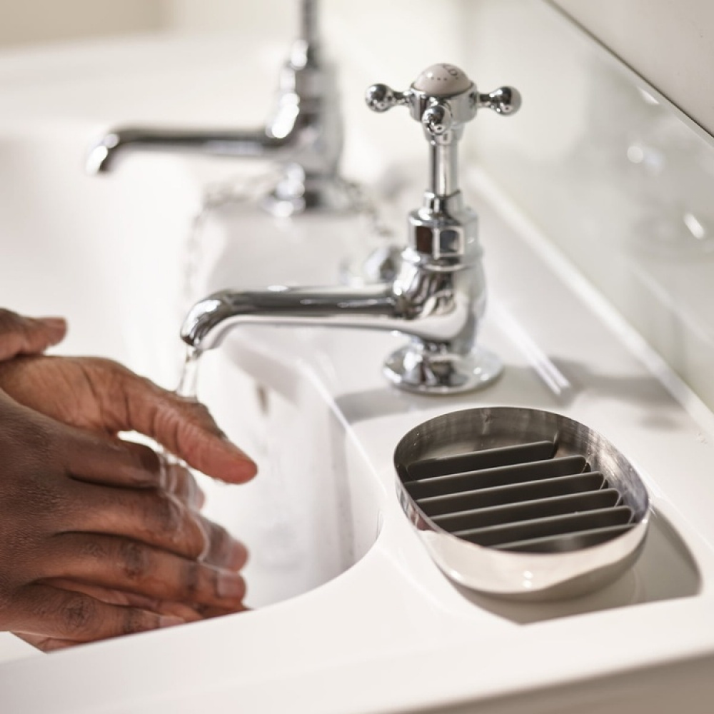 Soap cup in Stainless Steel, EASY STORE LUXE, 11.5 x 8 x H 2,5 cm, Joseph Joseph , Silver / Grey in the group Storage / Bathroom storage at SmartaSaker.se (43065)