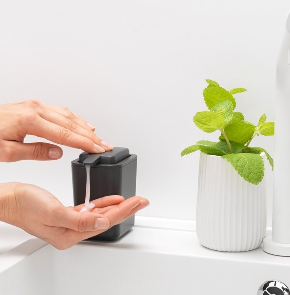 Soap Dispenser, 200 ml, KITCHEN SOAP DISPENSER, Brabantia, Dark Grey in the group Storage / Bathroom storage at SmartaSaker.se (43076)