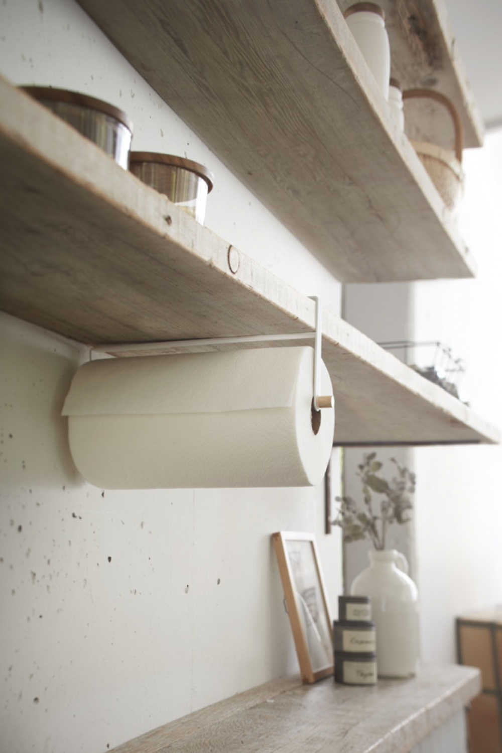 Under shelf paper towel holder, TOSCA, Yamazaki, White in the group Storage / Kitchen storage / Kitchen cabinet organizers / Under sink storage at SmartaSaker.se (43149)