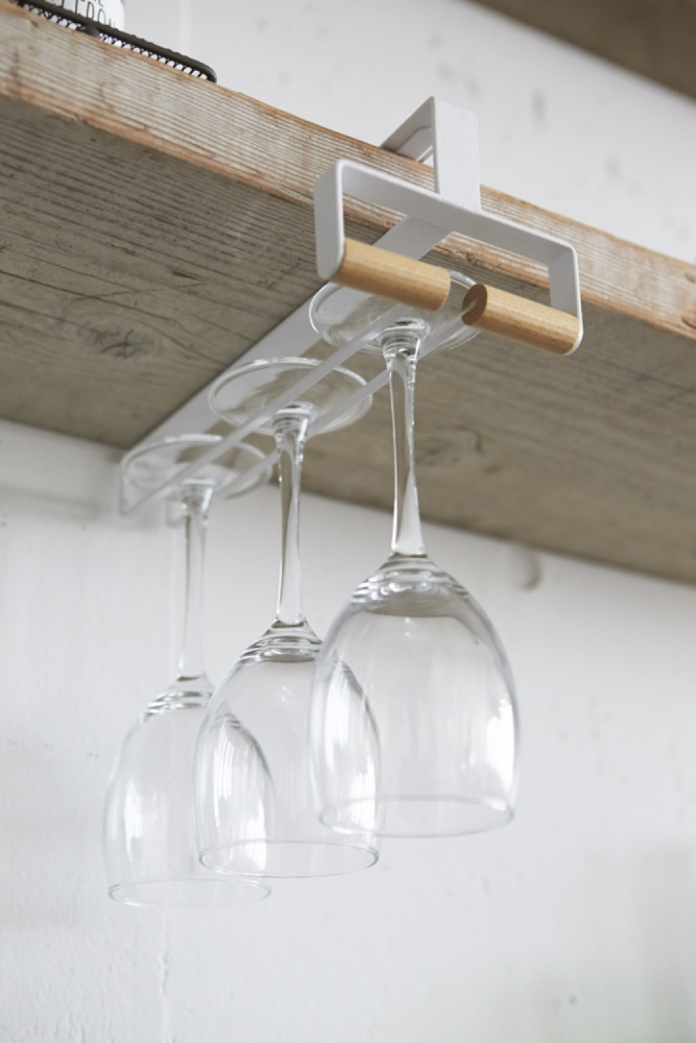 Under Cupboard Shelf Wine Glass Hanger, TOSCA, Yamazaki, White in the group Storage / Kitchen storage / Kitchen cabinet organizers / Under shelf storage at SmartaSaker.se (43153)