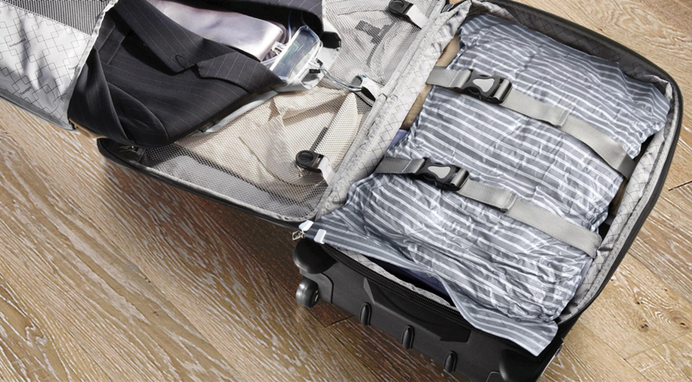 Vacuum bags, Set of 2, LIVING TRAVEL LARGE, 70 x 50cm, Transparent / Grey in the group Storage / Wardrobe storage / Vacuum storage / Manual vacuum bags at SmartaSaker.se (43182)